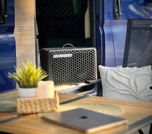 Bluetooth озвучение - Колоната вътре в кемпера