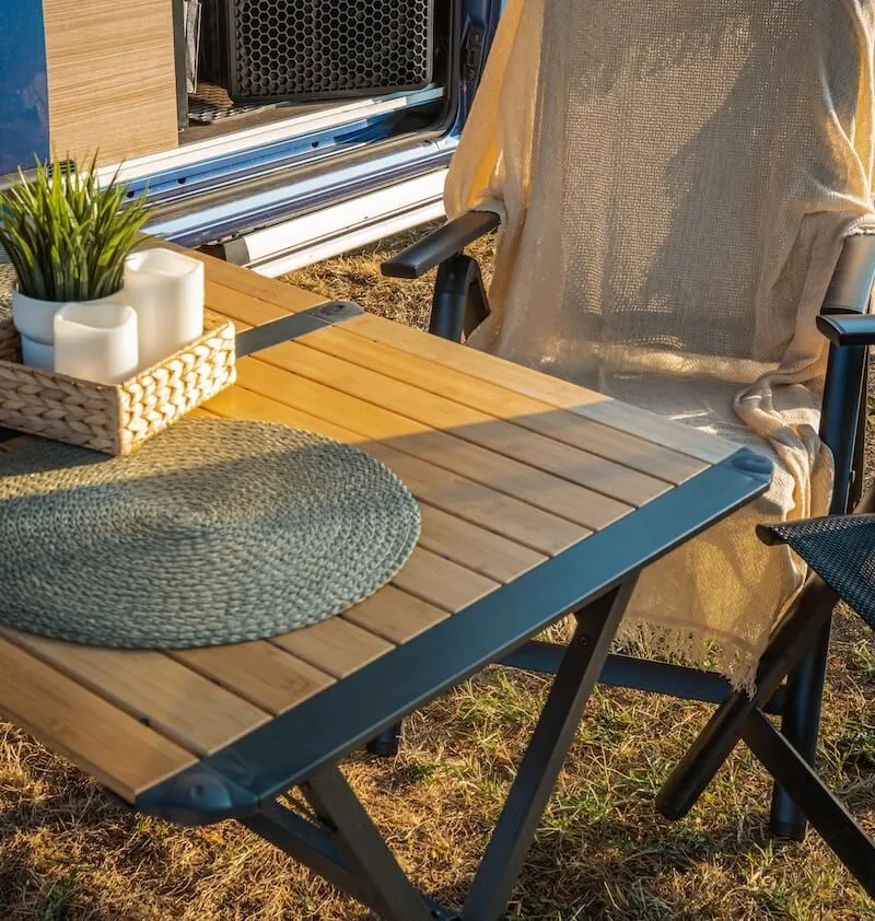 Къмпинг оборудване - Детайл на дървената повърхност